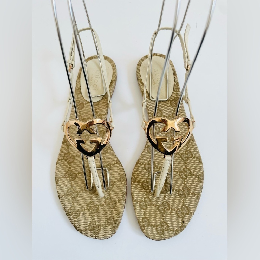 Gucci White Leather Gg Supreme Canvas Interlocking Heart Thong Sandals Eu 36.5